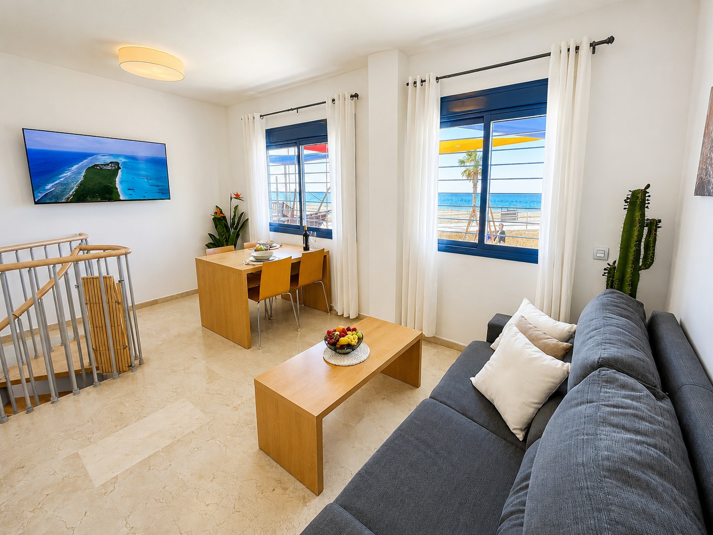 Dvoupodlažní apartmán s výhledem na moře